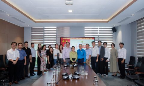Lễ kết nạp đoàn viên Công đoàn và công bố quyết định thành lập tổ công đoàn chào mừng kỷ niệm 97 năm ngày thành lập Công đoàn Việt Nam