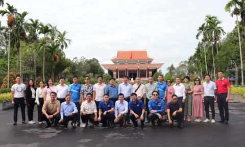 Công đoàn và Đoàn Thanh niên NEU – UEH tổ chức Hành trình về nguồn tại Vĩnh Long