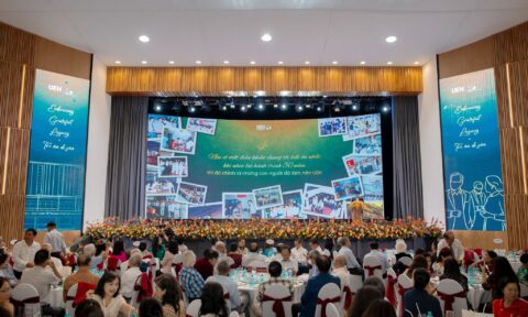 [UEH 50 năm] Họp mặt cựu cán bộ, viên chức, người lao động UEH: Tri ân những thế hệ vun đắp di sản UEH